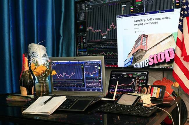 台积电(TSM.US)ADR相较台股溢价创16年来新高,分析师警示可能暗示美股过热